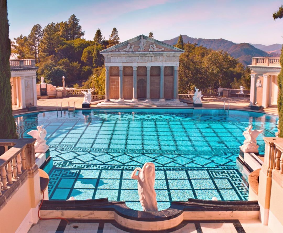 which hearst castle tour includes the pools