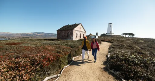 Couple at lighthouse